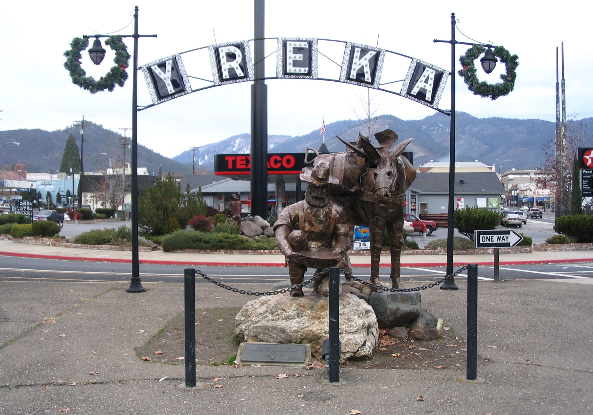 Yreka statue